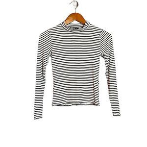 NWT! Lulus striped long sleeve cropped tee‎